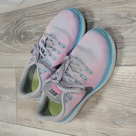 Nike Free RN Distance Athletic Running Shoes Size 8 Gray Pink Blue - Picture 1 of 7